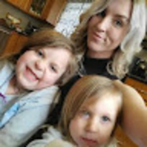 Meet your Posher, Amanda - Picture 1 of 1